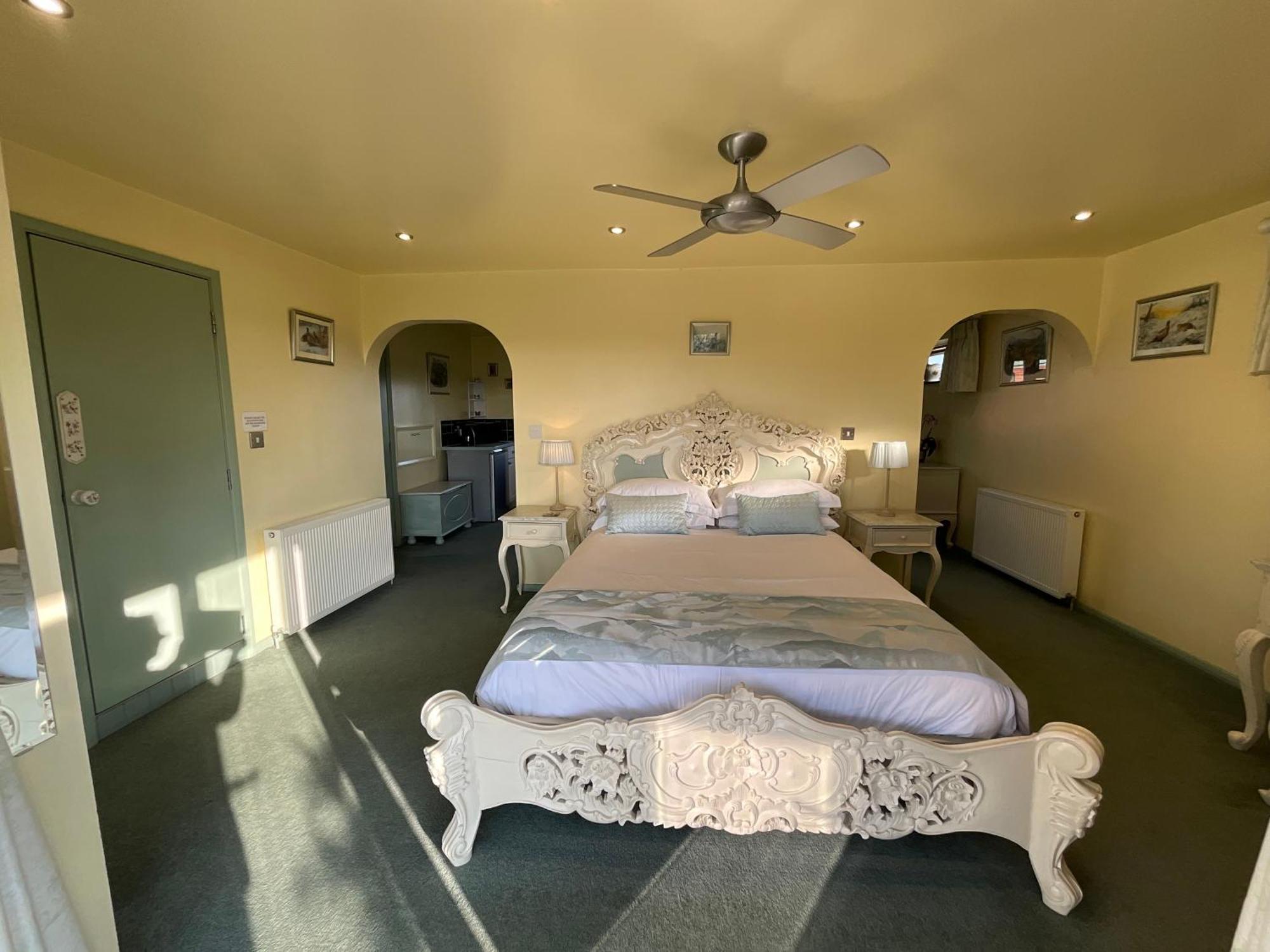 Pheasant Suites Колчестер Экстерьер фото